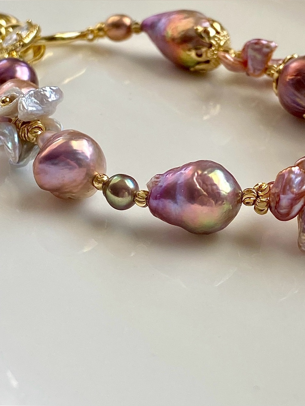 B180-Handmade High Quality Flower Pearl And Metallic Avocado Pearl Bracelet - Picture 4 of 16